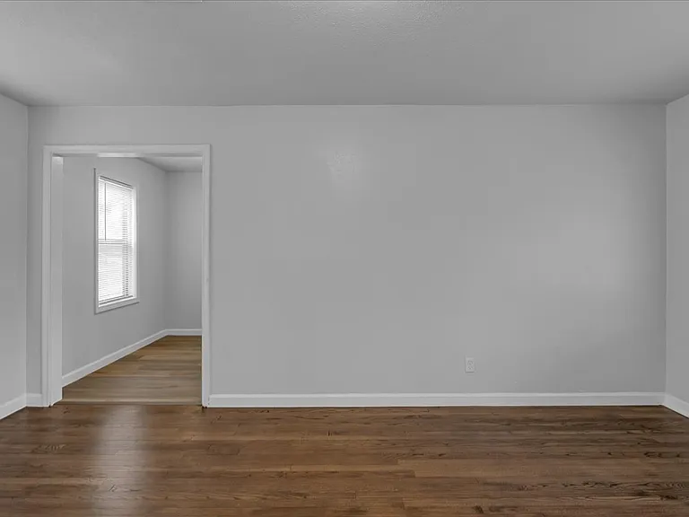 1439 N Olympia Ave — Photo 6