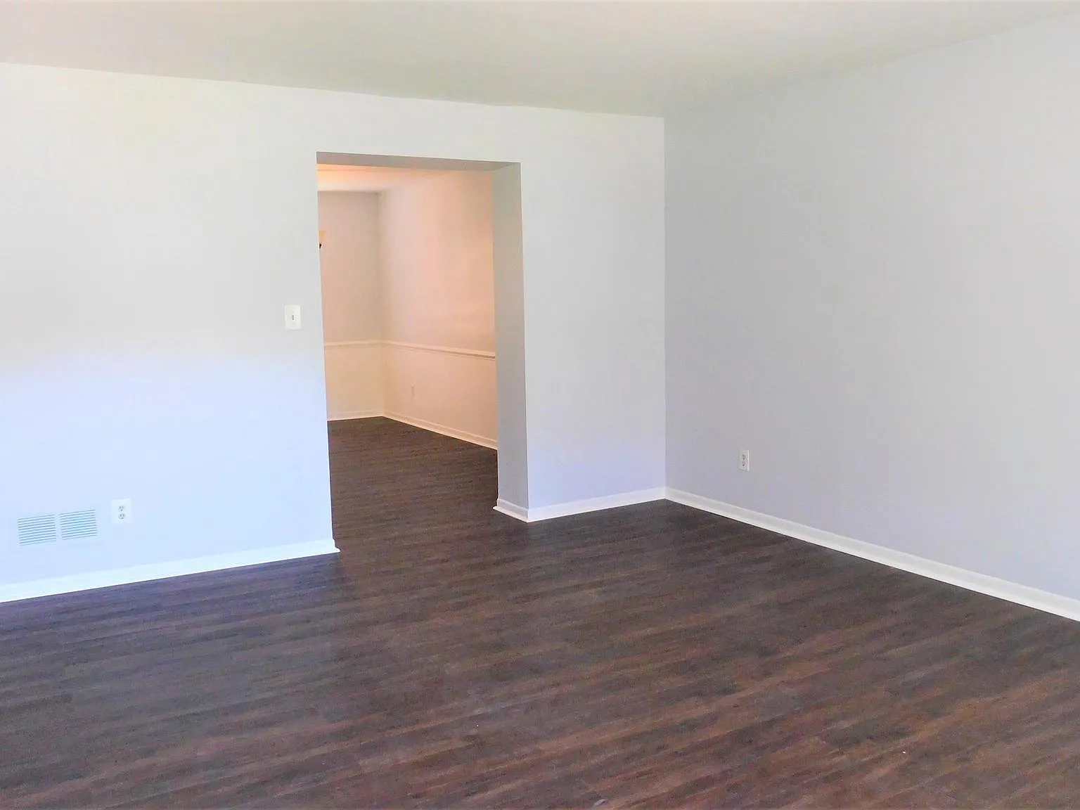 3 bed, 2.5 bath, 2000 sqft, $2,200 — Photo 2