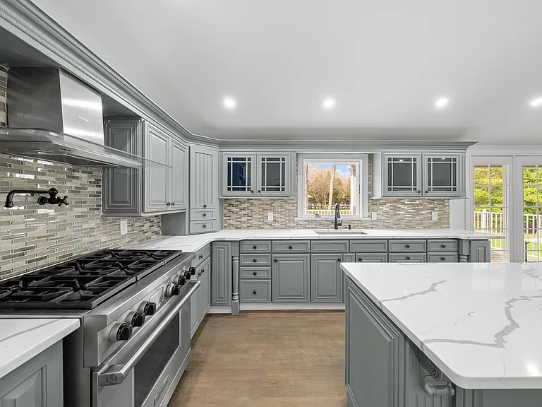 257 Southlawn Ave — Photo 14