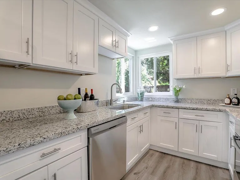 139 Brenton Ct — Photo 8