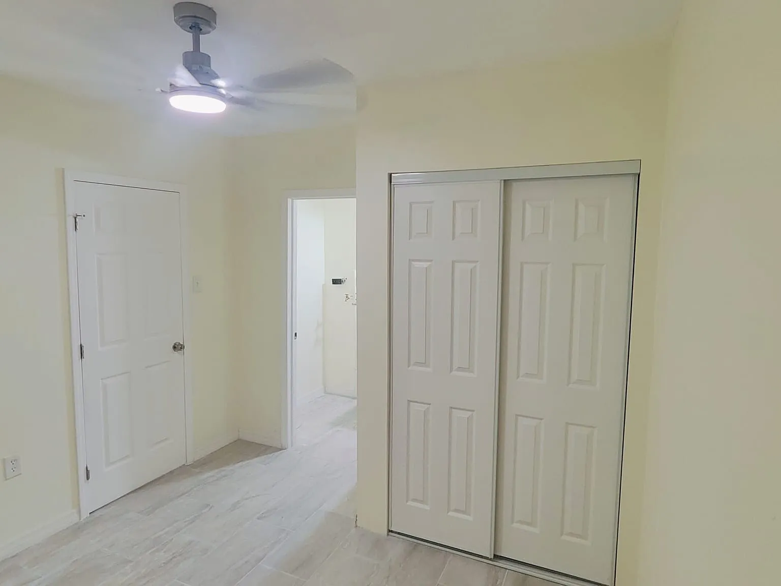 Yale Cir, Riverview — Photo 1
