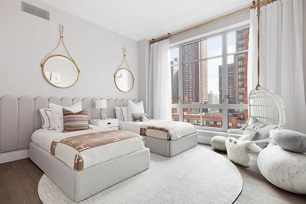 Sold by Extell Marketing Group | media 3