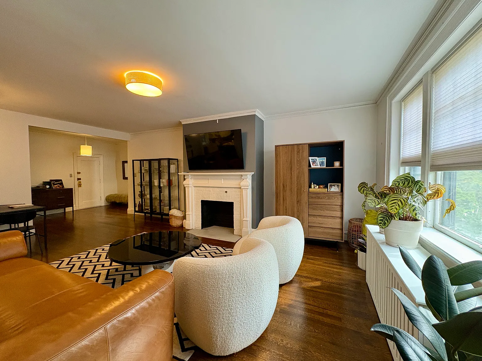 3 bed, 1570 sqft, $5,300 — Photo 3