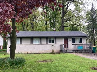 28364 Relda Dr, Brownstown, MI 48183