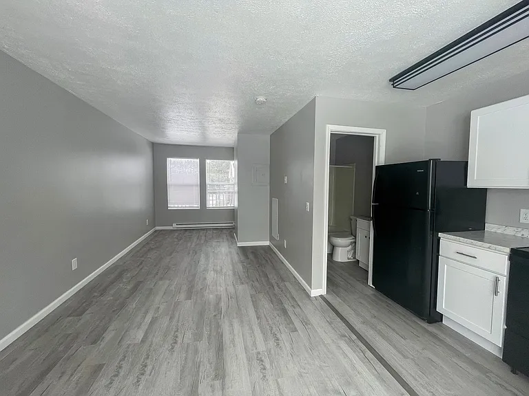 Clinic Court Apartments — Photo 42