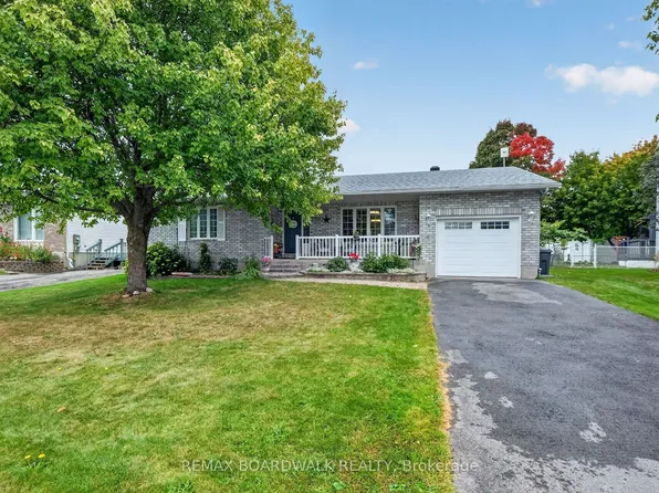 2762 Julie St, Clarence Rockland, ON K4K 1M2