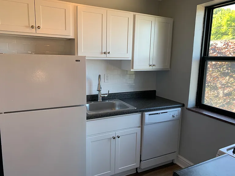 Royal Gardens Apartments — Photo 101
