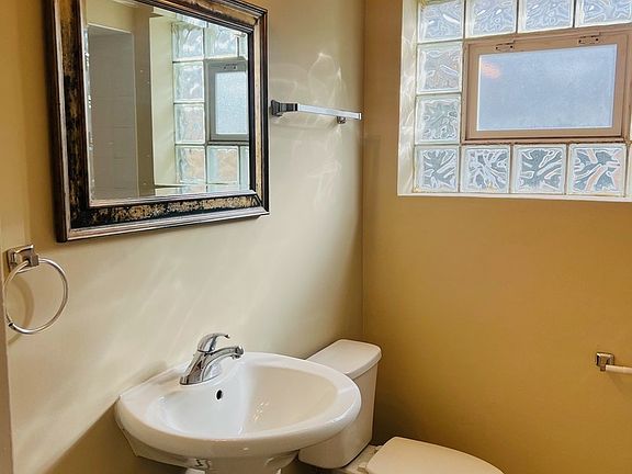 4th image of 2943 N Nashville Ave