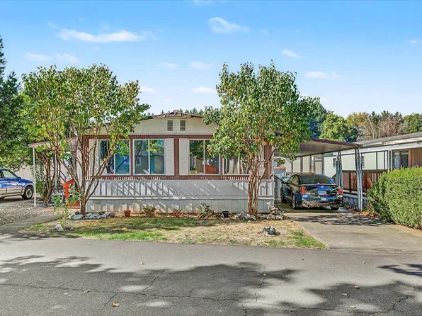 335 Beechwood Dr, Grants Pass, OR 97526