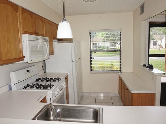 4th image of 2975 Feather Dr