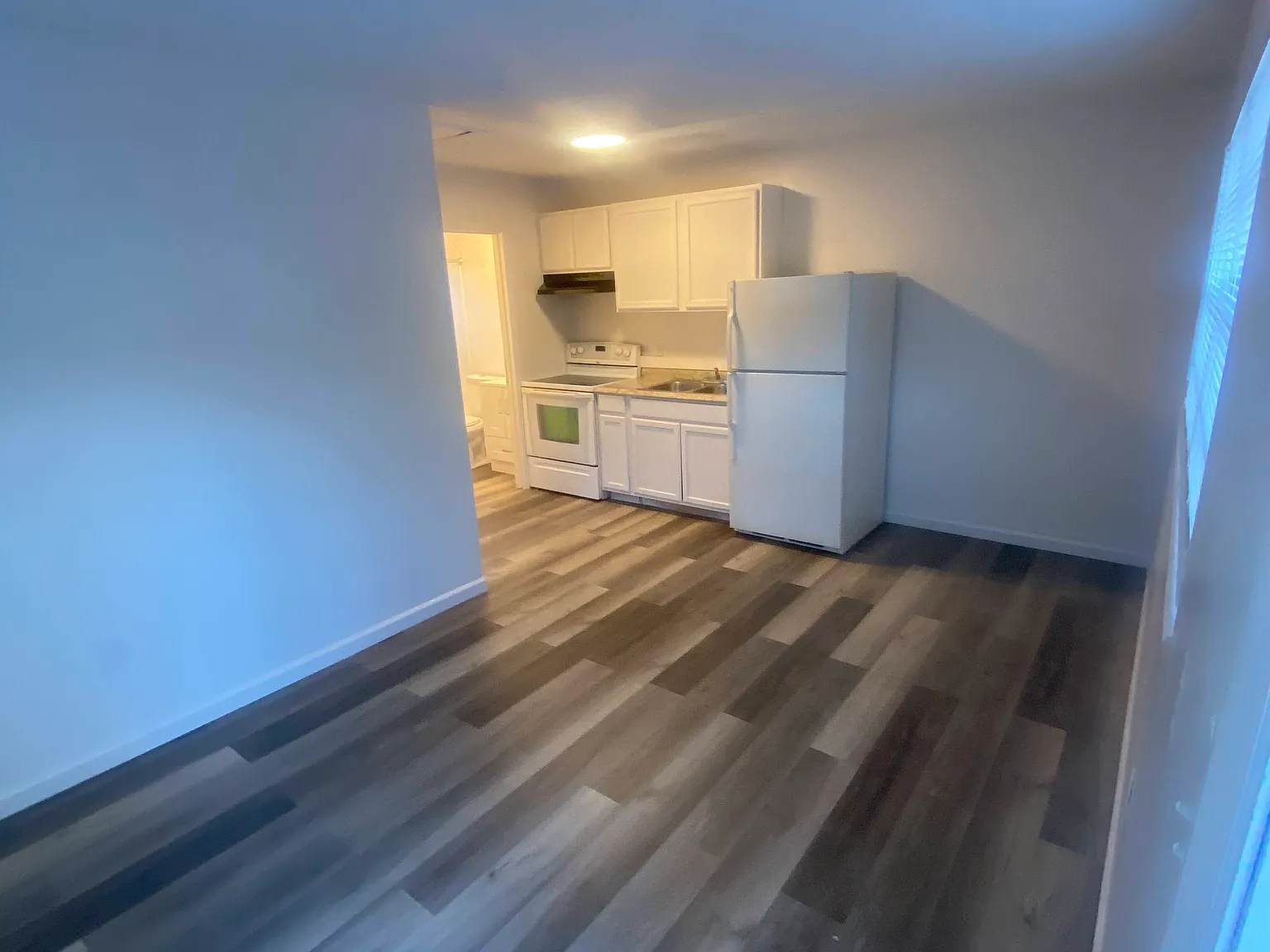 1 bed, 410 sqft, $1,295 — Photo 2