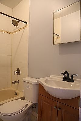 4th image of 619 Willoughby Ave APT 3