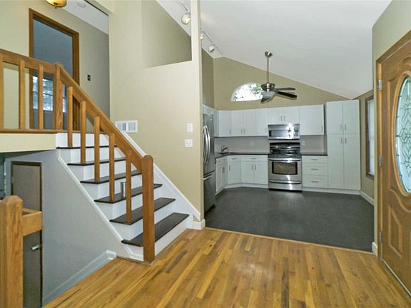 5th image of 579 Jayne Blvd