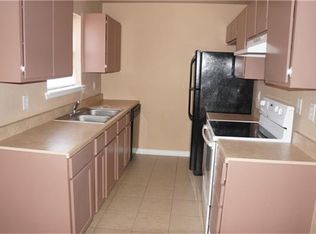 1011 Gunnison St APT C, Sealy, TX 77474