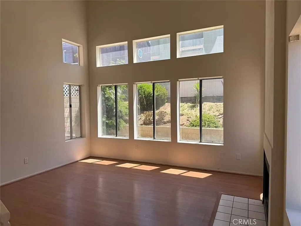3 bed, 2.5 bath, 1455 sqft, $2,980 — Photo 3