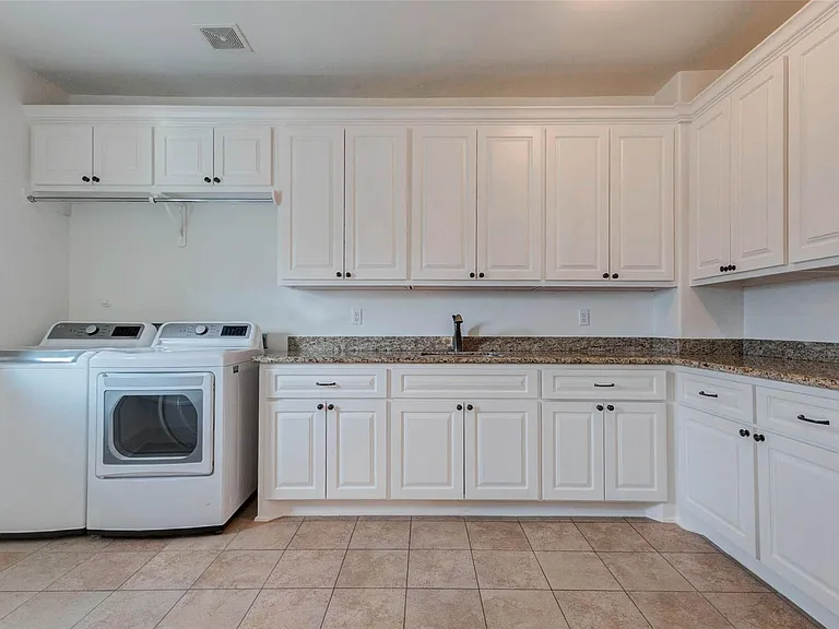5410 Valerie St — Photo 37