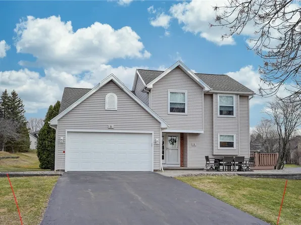 5 Stonebridge Cres, Fairport, NY 14450