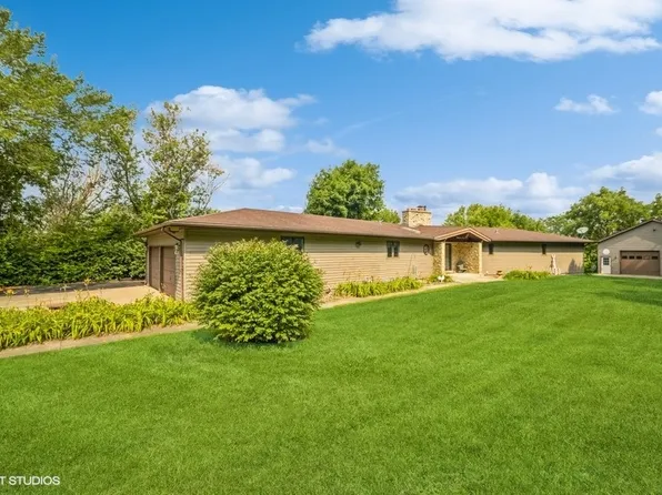 3N228 Loblolly Ln, St Charles, IL 60175