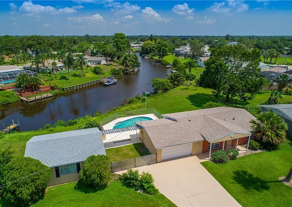 1st image of 947 SE Floresta Dr