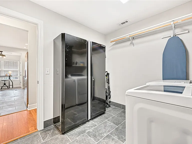 701 SW Maidstone Ave — Photo 24