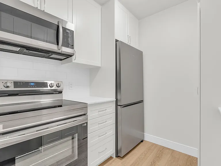1220 Hamilton St — Photo 2