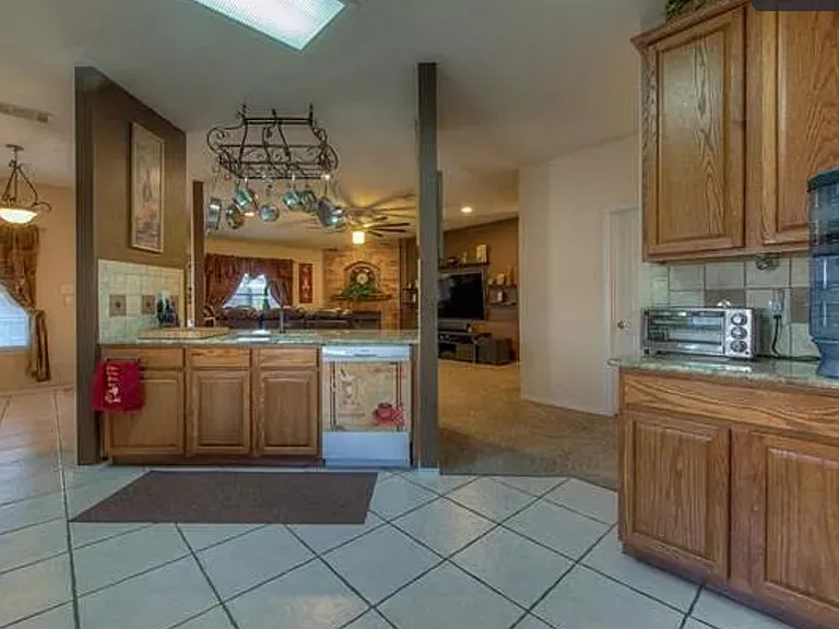 206 Katherine Way — Photo 10