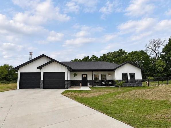 734 Vine Dr, Holts Summit, MO 65043
