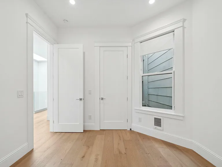 576 Chestnut St — Photo 25