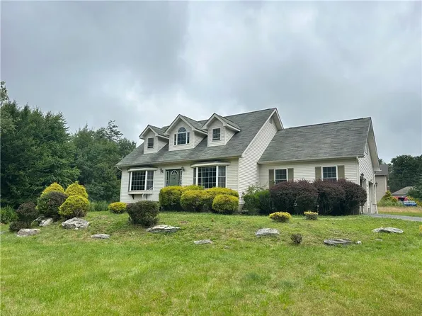 3225 Sussex Dr, Tobyhanna, PA 18466