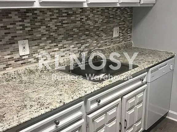 Available Spet 1 - Updated 2 Br 1.5 Bath - Third Floor With Balcony — Photo 2