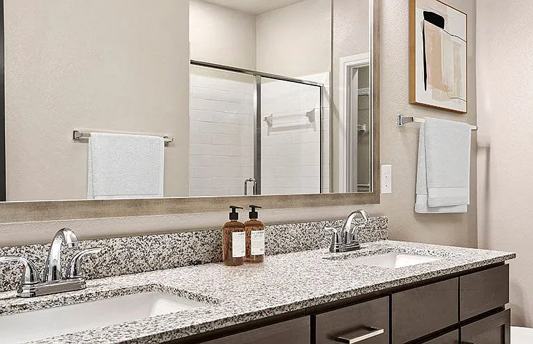 Brea Luxury Apartments — Photo 24