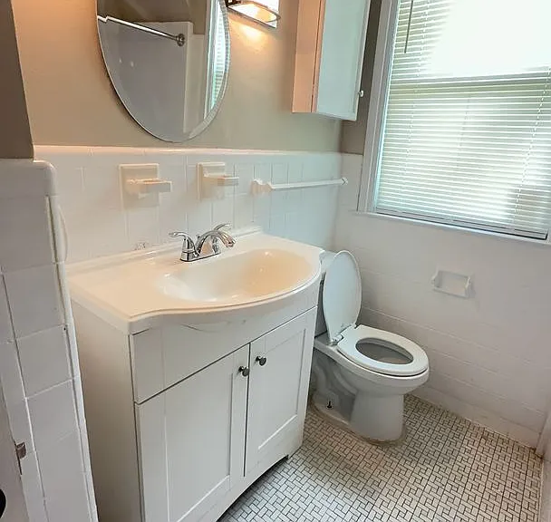 1029 N Barksdale St — Photo 6