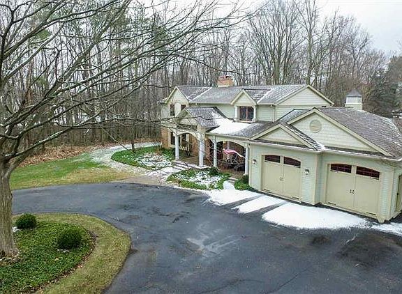 4th image of 19110 Farmington Ln