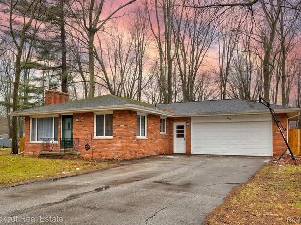 4256 Emerald Dr, Bridgeport, MI 48722
