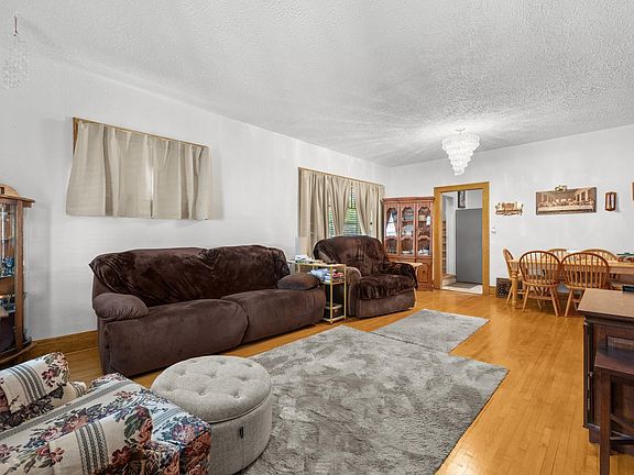 3rd image of 709 9th St NE