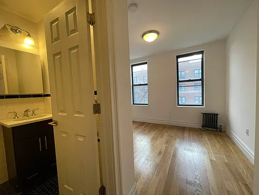 Rented by Hillel Realty Group | media 22