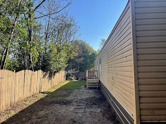 3rd image of 157 Sandy Springs Ln