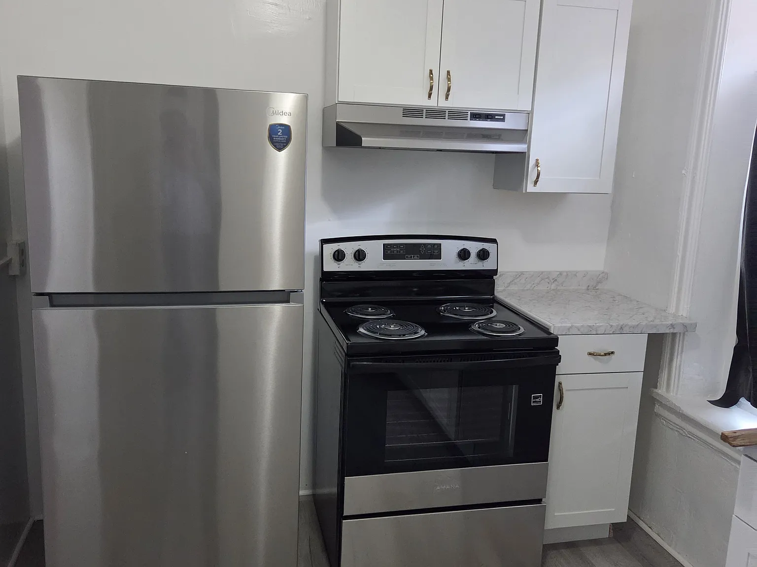 5 bed, 1.5 bath, 4120 sqft, $1,800 — Photo 1