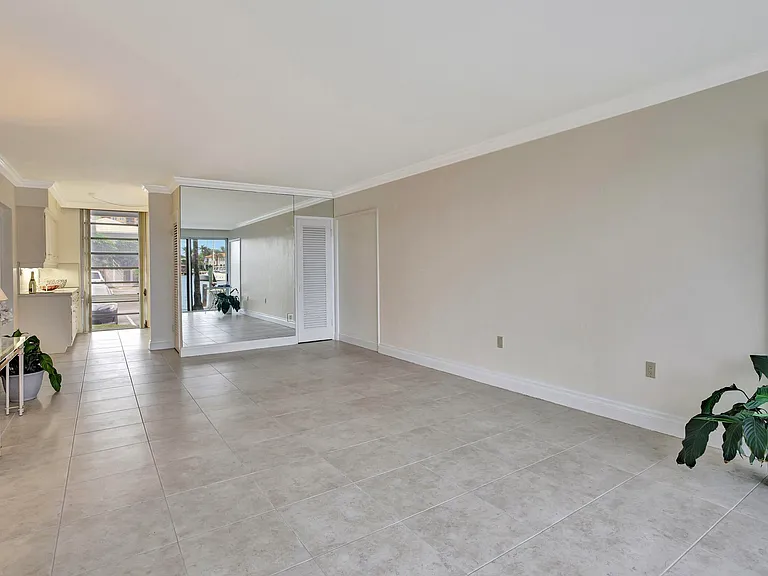 2727 Yacht Club Blvd #2A — Photo 35