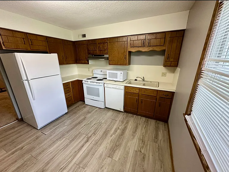 410 Harvest Rd — Photo 3