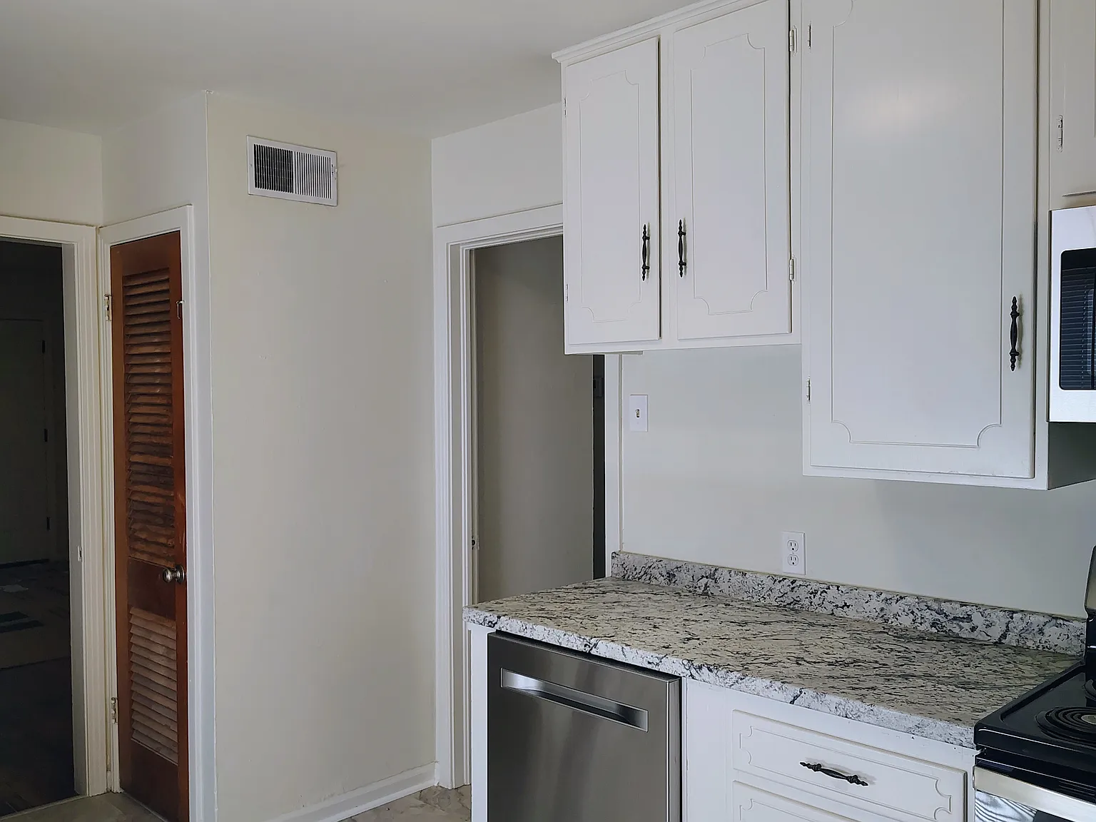 3 bed, 1015 sqft, $1,625 — Photo 3