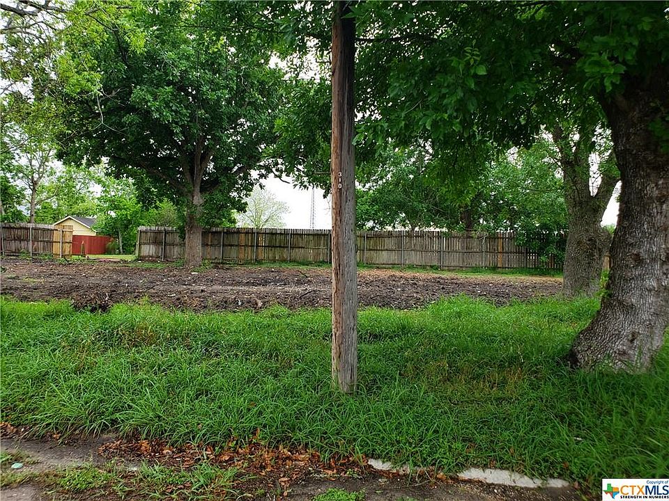 2nd image of 501 N De Leon St