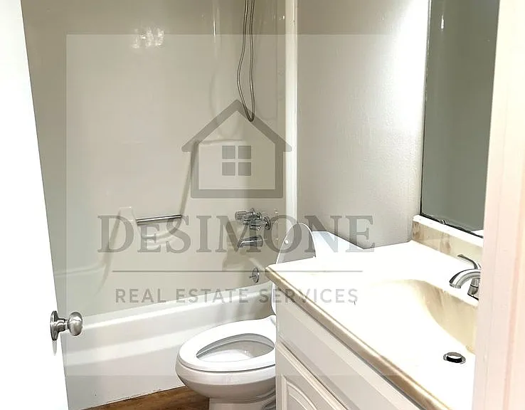 906 NE 3rd St — Photo 6