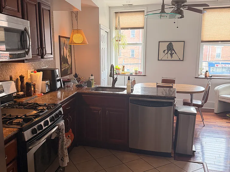 235 W Girard Ave — Photo 7
