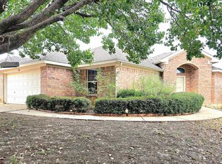 1328 Meadowbrook Ln, Crowley, TX 76036