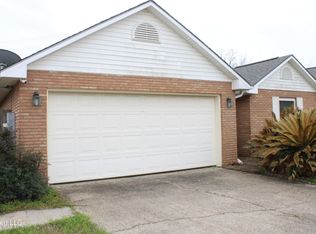 2077 Crane Rdg, Biloxi, MS 39532