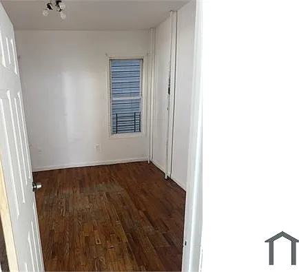 5 bed, 1200 sqft, $4,182 — Photo 3