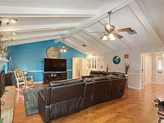 3rd image of 3621 Lake Arrowhead Dr