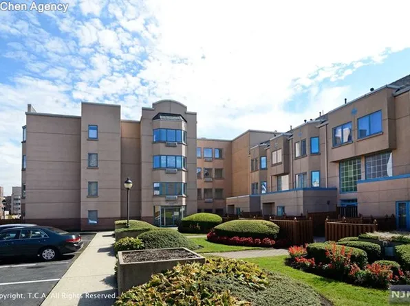306 Williams Ct, Edgewater, NJ 07020