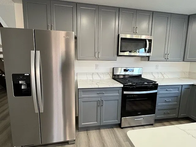Oven and microwave, refrigerator has ice makere built in